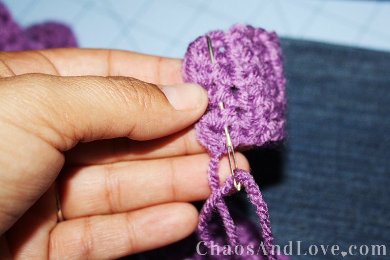 Tutorial for an easy tween-sized purse with a super fun crochet heart applique.