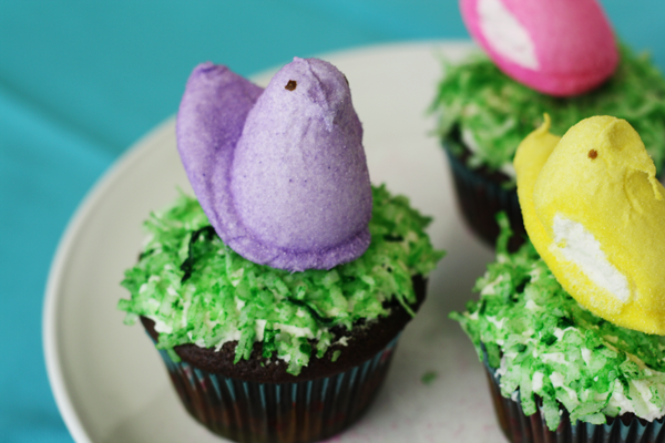 Easter Cupcakes . . . with Peeps! -- chaosandlove.com