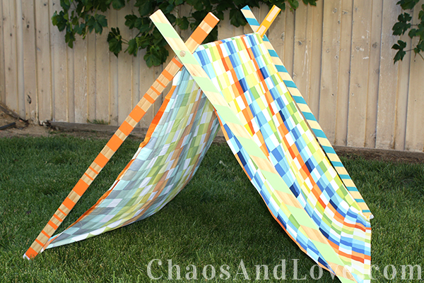 DIY Tent for Kids | chaosandlove.com #crafts #summer