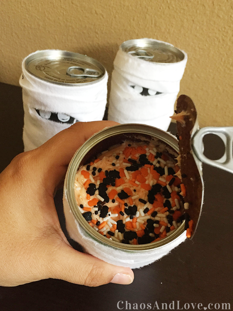 Looking to wow your Halloween party guests? These cakes in mummy cans will do just that! 